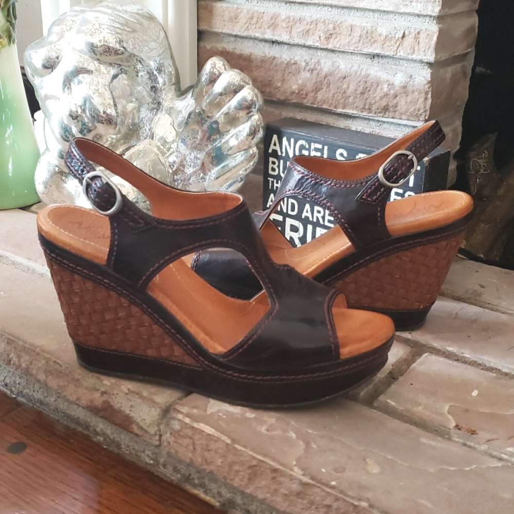Anthropologie/Naya Eternal Wedge Sandals Size 9